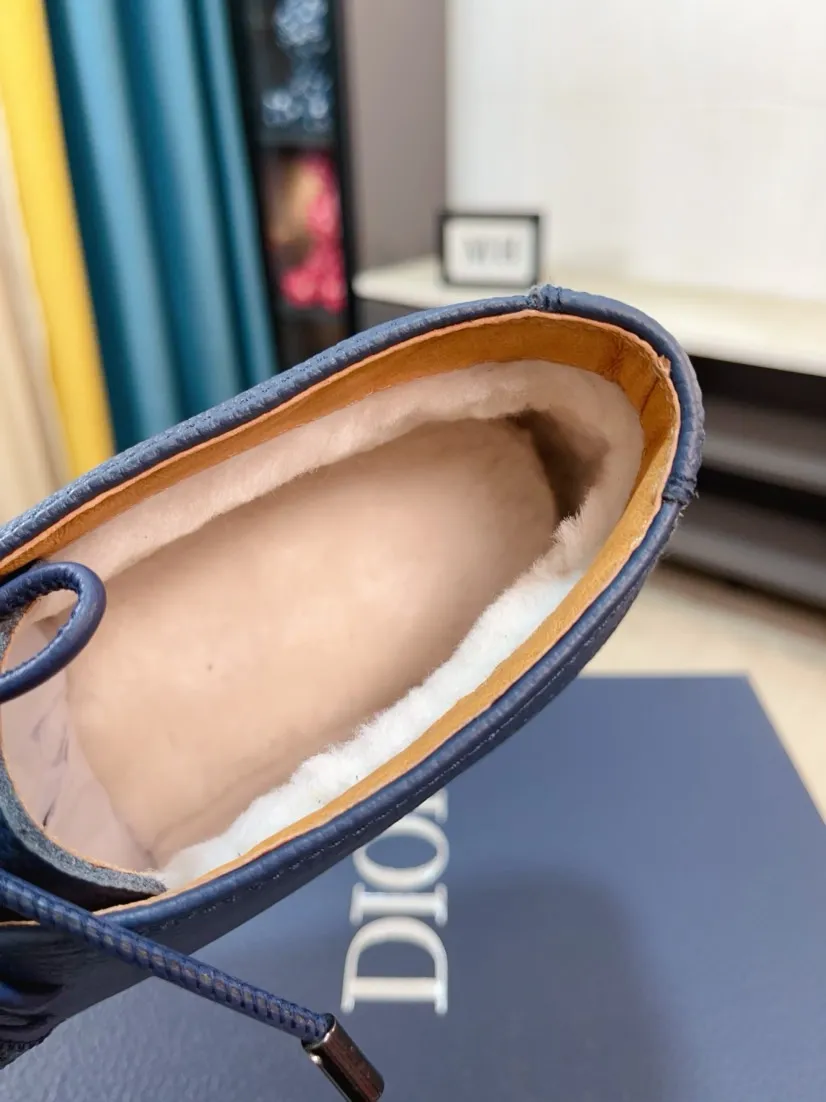 Men's shoes 💰 330🌹🌹【UGG】✨The most popular series, a must-have for stylish men 😱The latest limited edition at the counter🍃Top export foreign trade order, counter packaging. Designed with high-end textured matte cowhide➕The simulated wool is beautiful, and the collar surface presents a clear texture, which is friendly without losing the foundation. 👀 Casual roll rope lace-up style✨Thick stitching to reinforce the sole, natural rubber sole🍎The collar makes walking more comfortable and relaxed. 38_44 code